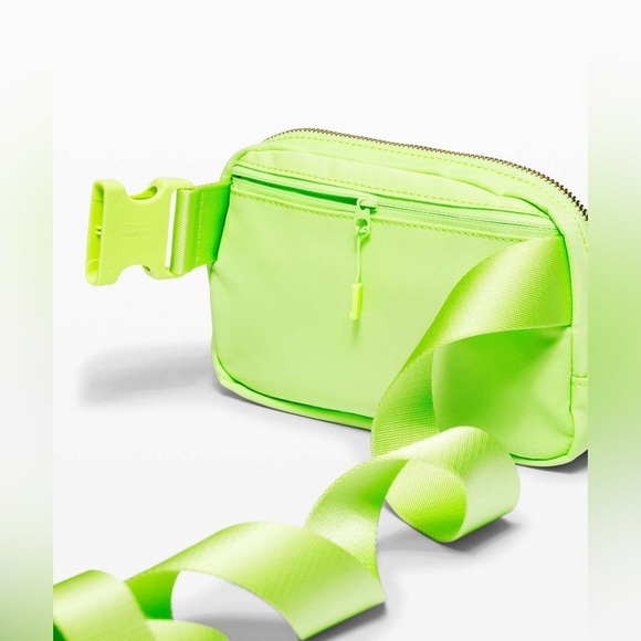 🆕 Lululemon ORIGINAL OG Everywhere Belt Bag - NEMI Neo Mint - Picture 8 of 8